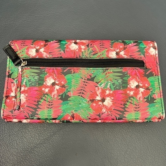 TAHARI Red Faux Leather RFID Wallet (8x4) - Picture 3 of 6